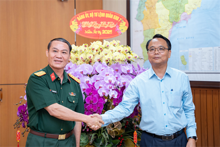 Bộ Tư lệnh Quân khu 7 thăm, chúc Tết tỉnh Bình Thuận