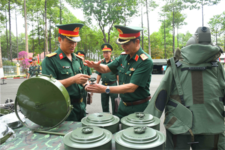 Quân khu 7 kiểm tra công tác chuẩn bị huấn luyện tại Lữ đoàn 25