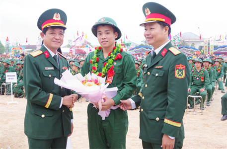Thanh niên tỉnh Bình Thuận tự hào nhập ngũ