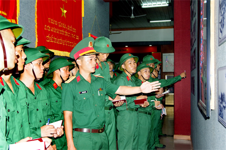 Chiến sĩ mới Sư đoàn 309 tham quan, học tập tại nhà truyền thống Sư đoàn