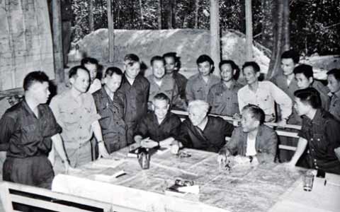 NGÀY NÀY 50 NĂM TRƯỚC: Ngày 8-4-1975, thành lập Bộ Tư lệnh chiến dịch giải phóng Sài Gòn-Gia Định