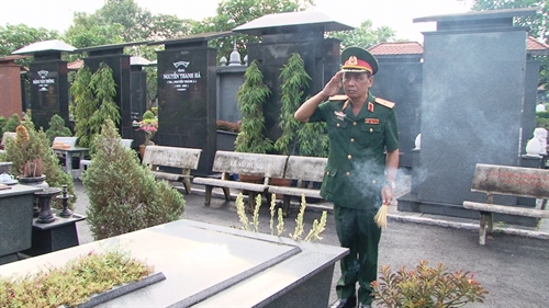 Lực lượng vũ trang Quân khu 7 và Lãnh đạo thành phố Hồ Chí Minh viếng nghĩa trang liệt sĩ nhân dịp kỷ niệm 70 năm ngày Thương binh liệt sĩ (27/7/1947 – 27/7/2017)