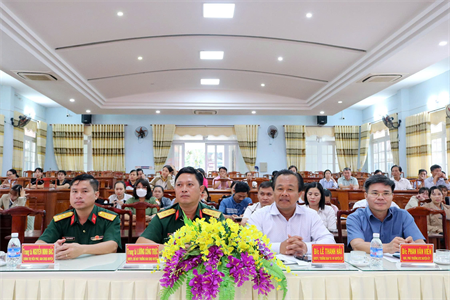 Bù Đăng: Khai giảng lớp bồi dưỡng kiến thức quốc phòng và an ninh đối tượng 4, năm 2025