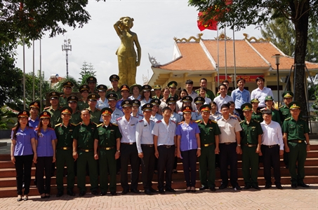 Khối Văn phòng Ủy ban nhân dân thành phố Hồ Chí Minh
Tổ chức các hoạt động về nguồn tại tỉnh Bà Rịa-Vũng Tàu