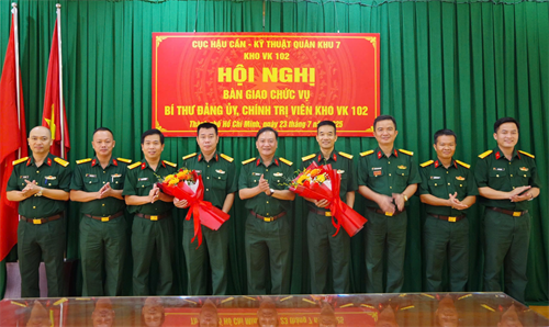 Bàn giao chức trách, nhiệm vụ Chính trị viên Kho VK102, Cục Hậu cần – Kỹ thuật Quân khu 7
