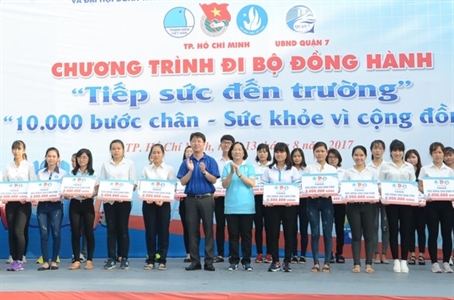 Hơn 18 tỷ đồng hỗ trợ Quỹ học bổng “Tiếp sức đến trường”