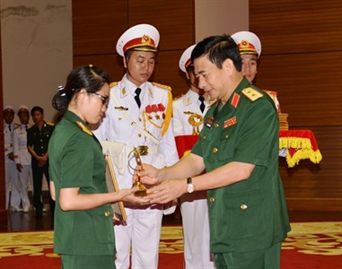 Gặp mặt, tuyên dương học viên thủ khoa, xuất sắc trong các nhà trường quân đội năm 2017
Tiếp thêm động lực cho các sĩ quan trẻ