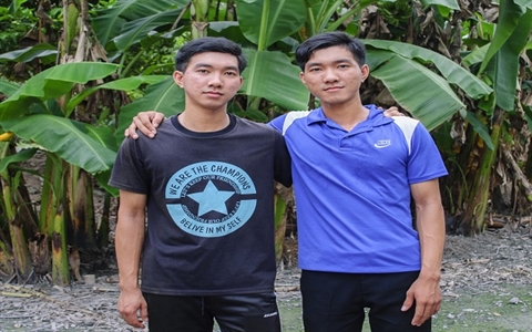 Anh em sinh đôi cùng trúng tuyển vào trường Quân đội