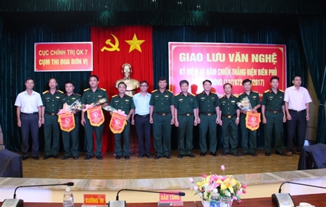 Khối thi đua các đơn vị trực thuộc Cục Chính trị Quân khu 7 giao lưu văn nghệ, thể thao
