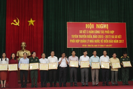 Vùng 2 Hải quân sơ kết 3 năm phối hợp tuyên truyền biển đảo với 16 tỉnh, thành phố