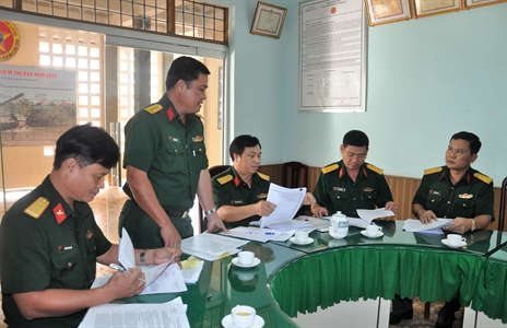 Kiểm tra hoạt động CTĐ, CTCT trong diễn tập, bắn đạn thật năm 2017