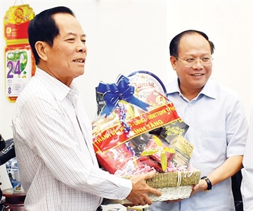 Lãnh đạo TPHCM thăm các tướng lĩnh quân đội nghỉ hưu