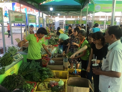 Khai mạc chợ phiên Nông sản an toàn tại quận Tân Bình