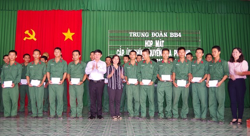 ​Sư đoàn 5: Họp mặt cấp ủy, chính quyền địa phương và gia đình chiến sĩ mới