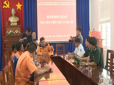 Tiếp nhận 3 ngư dân gặp nạn trên biển Vũng Tàu