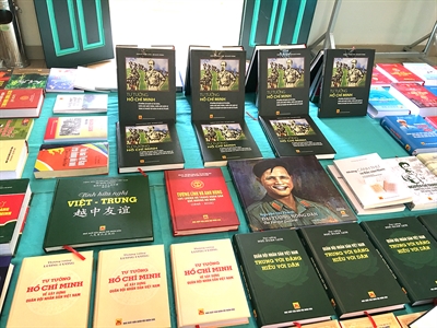 Chi nhánh Nhà xuất bản Quân đội nhân dân tại Thành phố Hồ Chí Minh:
Thực hiện lời dạy của Bác: “Mong bạn đọc góp ý kiến, phê bình”