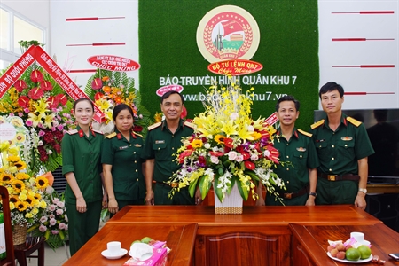 Bộ Tư lệnh Quân khu 7 thăm và chúc mừng Báo Quân khu 7
