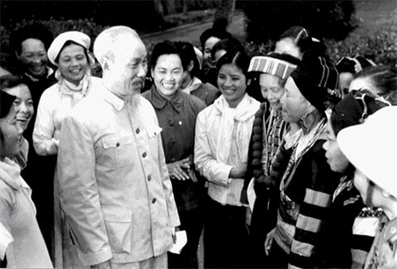 Lời Bác Hồ dạy ngày này năm xưa: Phải chú trọng đào tạo, bồi dưỡng, cân nhắc cán bộ miền núi