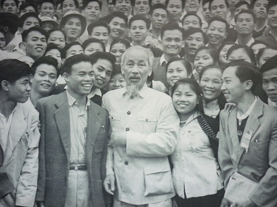 Lời Bác Hồ dạy ngày này năm xưa: "Chúng ta không sợ sai lầm, chỉ sợ phạm sai lầm mà không quyết tâm sửa chữa..."