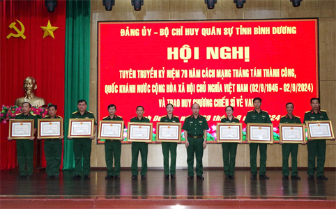 ​Tỉnh Bình Dương: 62 quân nhân được tặng Huy chương Chiến sĩ vẻ vang