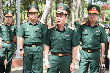 Khảo sát bố trí Ban Chỉ huy phòng thủ khu vực tại tỉnh Bình Thuận