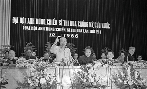 Lời Bác Hồ dạy ngày này năm xưa: Tất cả mọi người đều phải trông thấy ai sai thì phê bình. Phê bình để sửa chữa, để tiến bộ. Không phê bình là tự làm mất quyền dân chủ