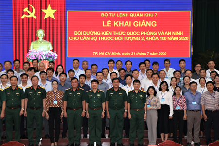 Quân khu 7 khai giảng khóa 100 lớp bồi dưỡng kiến thức quốc phòng và an ninh cho đối tượng 2