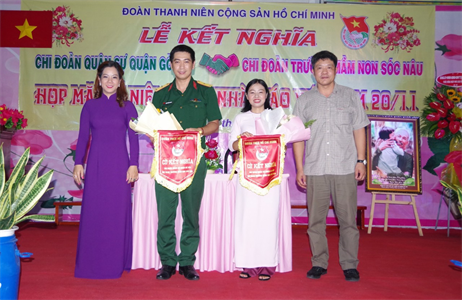 Chi đoàn Ban CHQS quận Gò Vấp và Chi đoàn Trường Mầm non Sóc Nâu ký kết kết nghĩa