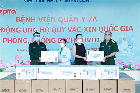 Bệnh viện Quân y 7A tiếp nhận vật tư y tế từ Cục Chính trị Quân khu 7 và các nhà tài trợ