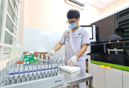Bệnh viện Quân y 175 đưa vào khai thác hệ thống xét nghiệm PCR tự động