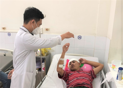 Bệnh viện Quân y 7A cấp cứu thành công bệnh nhân nguy kịch do tai nạn giao thông