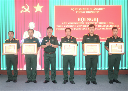 Đội tuyển Thông  tin cơ động tinh nhuệ Quân khu đạt giải Nhì toàn đoàn