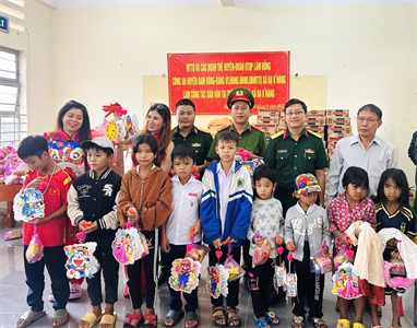 Đoàn Kinh tế - Quốc phòng Lâm Đồng phối hợp làm công tác dân vận