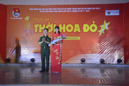 Giao lưu văn nghệ “Hát về thời hoa đỏ”